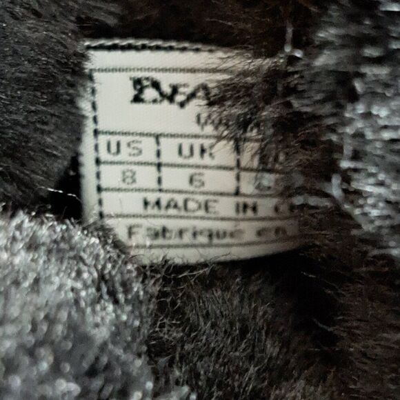 Bearpaw Boots Women's Embossed Suede Emma Short Mid Calf Winter Black Comfy SZ 8 - Picture 7 of 7